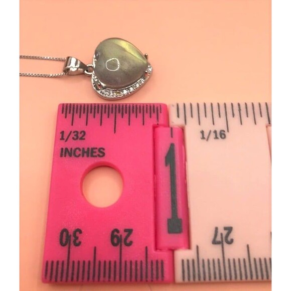 Beautiful Labradorite Heart Pendant on 18 inch Sterling Silver Chain - Picture 4 of 4